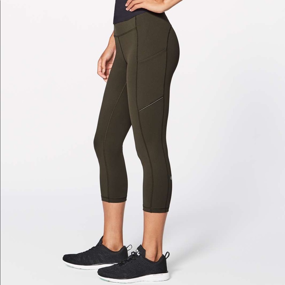 Lululemon Speed Up Crop 21” in Dark Olive Size 6